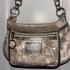 Rare to find✨.. Coach Women's vintage Beige Crossbody Bag